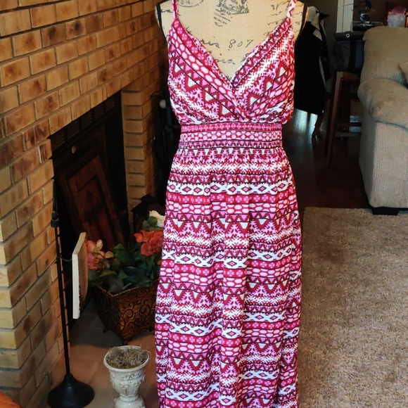 Alisha & Chloe Dresses & Skirts - Alisha & Chloe Maxi Dress
